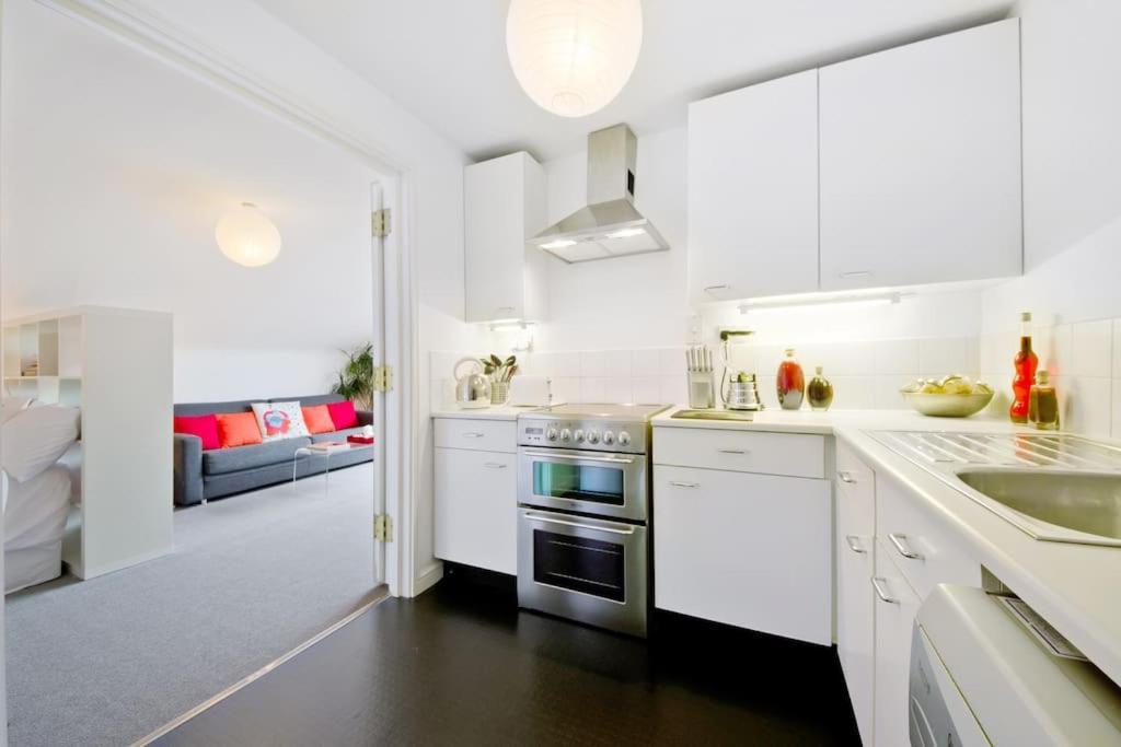 Zone 1! 2 Bed Duplex Apartment! Лондон Экстерьер фото