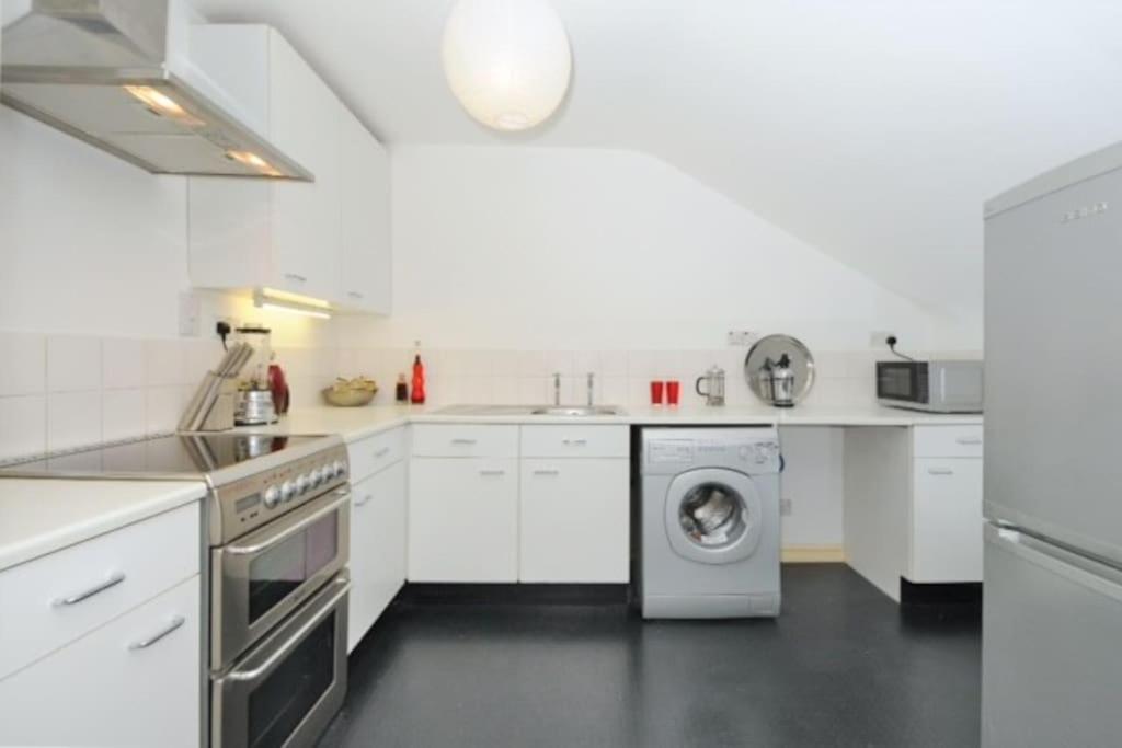 Zone 1! 2 Bed Duplex Apartment! Лондон Экстерьер фото